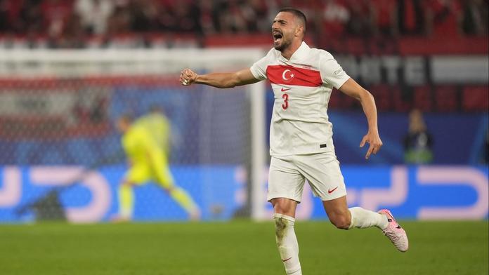 Turecko v extázi. Demiral poslal české katy dvěma góly do čtvrtfinále