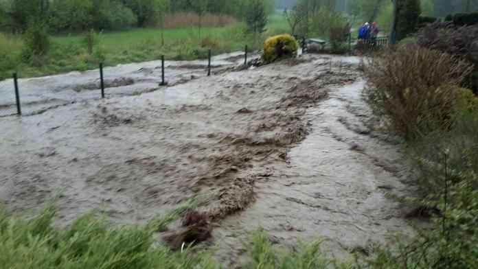 Průtrž na Moravě způsobila povodeň, ulicemi se valilo bahno!