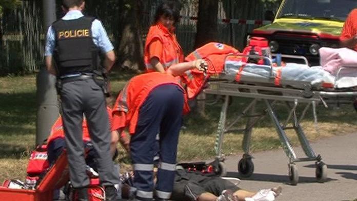 Zastřelení muže policisty doprovázejí otazníky