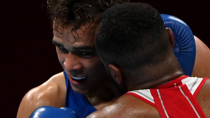 Tyson má učedníka. Boxer se snažil soupeři ukousnout v Tokiu ucho