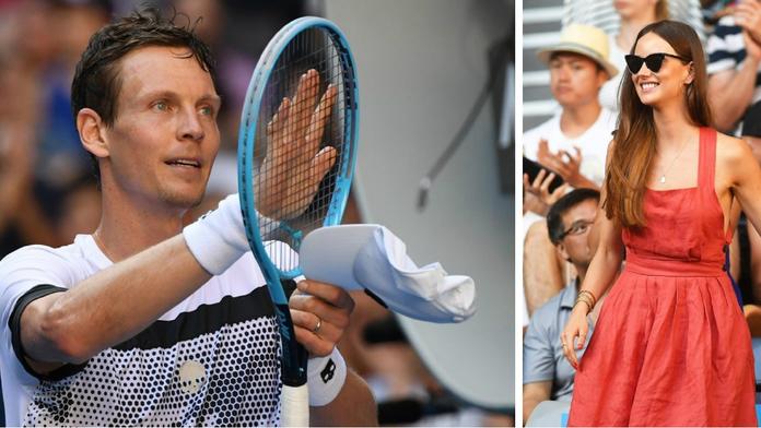 Berdych se potil na kurtu a Ester na tribuně. Ale bez podprsenky!