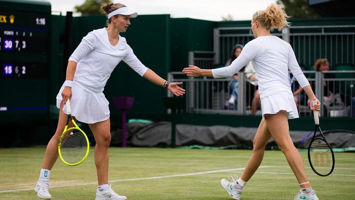 Českým deblistkám čtvrtfinále ve Wimbledonu nevyšlo. Padly oba páry