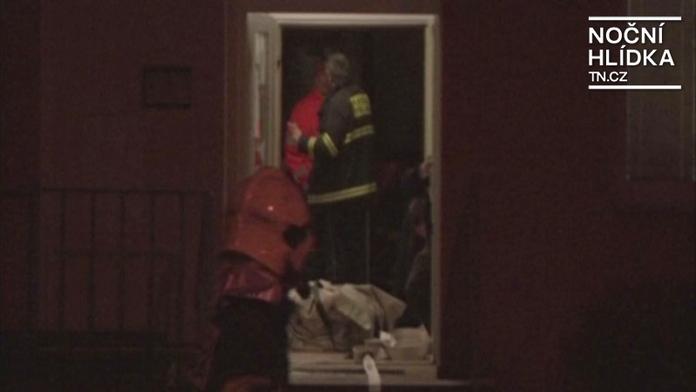 Skočím! vyhrožovala žena u okna. Vyjednavači ji přemlouvali 8 hodin