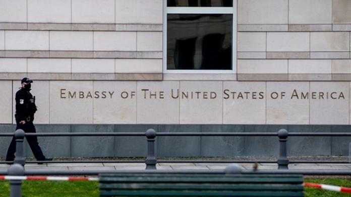 Záhadnou nemoc diplomatů hlásí už i z Berlína. USA podezírají Rusko