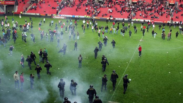 TVRDÉ BOJE V EDENU: Fanoušci chtěli lynčovat vedení Slavie!