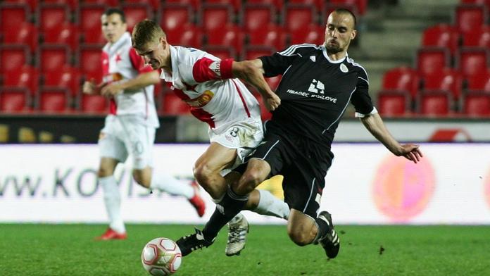 Slavia doma pouze remizovala s Hradcem Králové