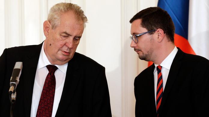 Senát schválil návrh žaloby na prezidenta. Ovčáček soptí!