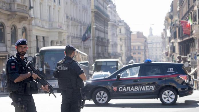 Čínský gang nutil migranty pěstovat marihuanu. Pak ji posílali poštou