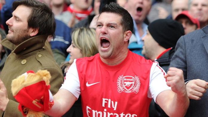 Jestli Arsenal vyhraje, tak sním vlastní lejno, napsal fanoušek a pak litoval