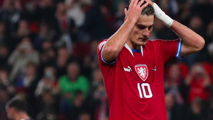 Hráli jsme defenzivně a dělali chyby, kritizoval Schick. Co mu poradil Ronaldo?