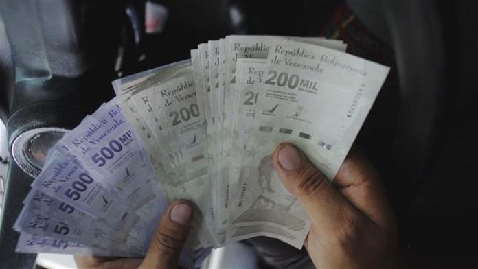 Konec nominálních milionářů ve Venezuele! "Proškrtá" nuly na bankovkách