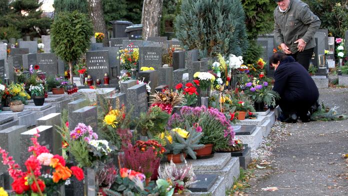 Chlapečka pohřbili zaživa: Našla ho žena, která slyšela pláč z hrobu!