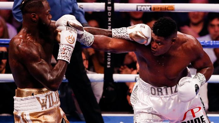 Dlouho nic a pak KO! Wilder poslal Ortize k zemi a obhájil titul