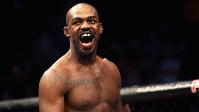 Velký třesk v UFC. Vrací se legendární Jones, šampion Ngannou byl propuštěn