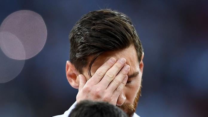 Všichni řeší Messiho zakrytou tvář před zápasem. Je prý na dně!