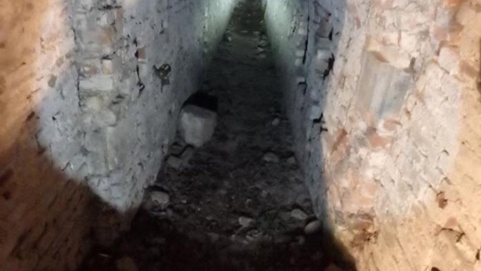 Muž šel fotit netopýry do podzemního labyrintu, hledali ho hasiči