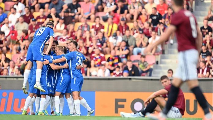 Prokletý den pražských S. Slavia padla s Hradcem, Sparta doma s Libercem