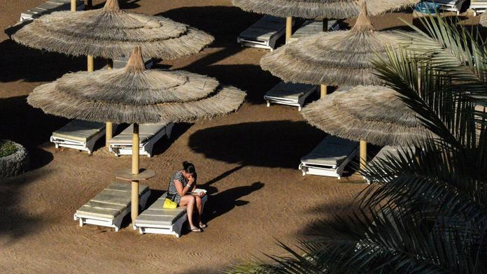 Desítky lidí žalují hotel v Hurghadě kvůli jídlu! Podával syrové kuřecí