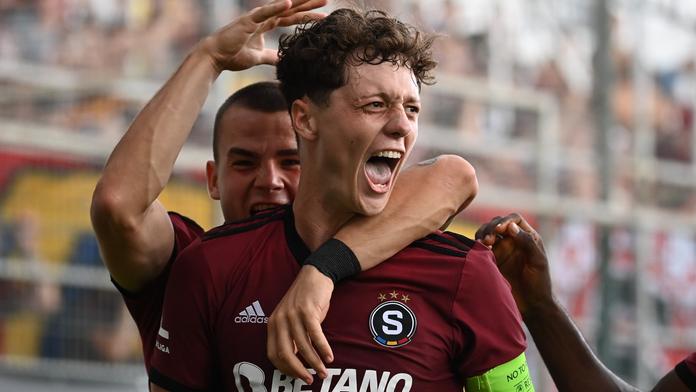 Sparta se proti Zlínu dlouho trápila, z penalty rozhodl Krejčí. Baník stále nevyhrál