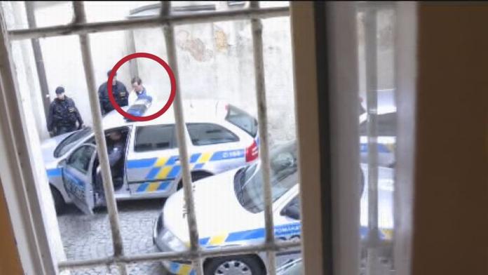 Rath je ve vazbě, už není hejtmanem, ani v ČSSD. Policie pátrá a národ se baví