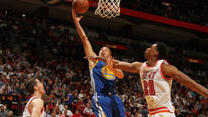 Warriors se nadřeli! Proti Miami otáčeli v poslední minutě