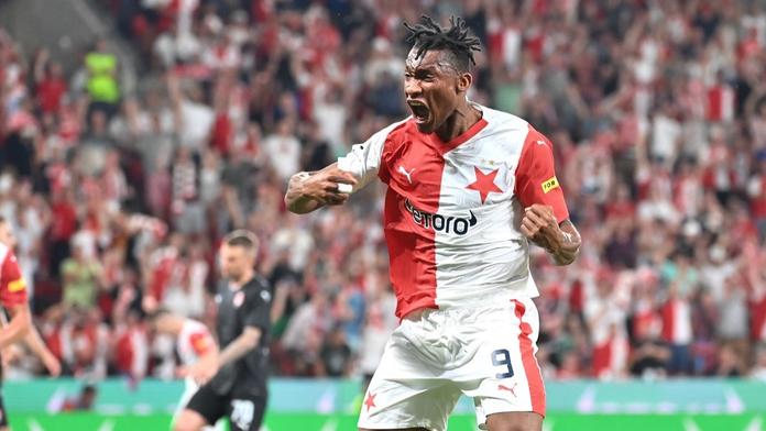 Slavia uvolňuje místo pro Chorého. Útočník odchází na hostování do Anglie