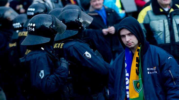 Rozhodčí přerušil fotbalový zápas v Boleslavi, řádili tam Baníkovci