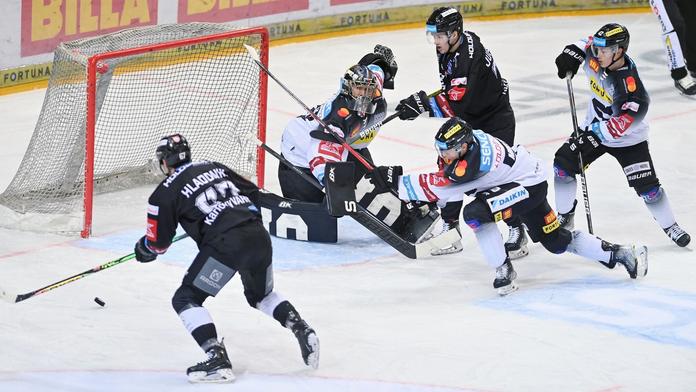 Třinec uspěl v derby a přerušil šňůru porážek. Sparta otočila duel s Energií