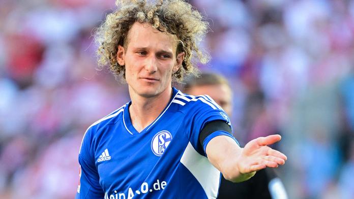 Alex Král rozčílil vedení bundesligového Schalke. Může za to jeho Lamborghini