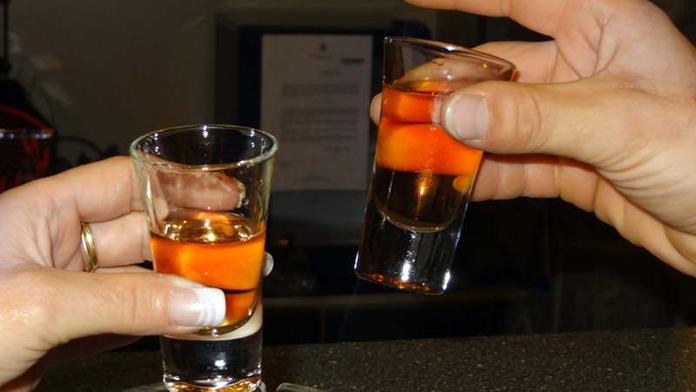 Na otravu pančovaným alkoholem zemřela už 26. oběť
