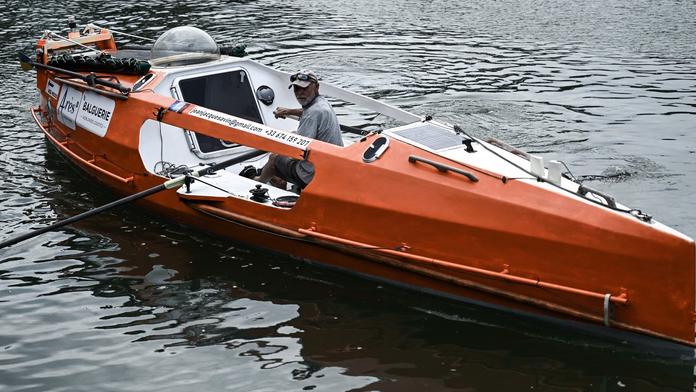 Francouzský dobrodruh veslující přes Atlantik zahynul v převrácené lodi