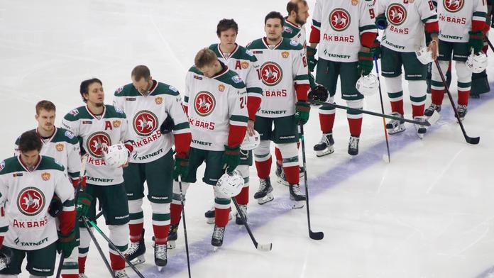 KHL přerušuje sezónu. Kluby hlásí 124 pozitivních případů covidu-19