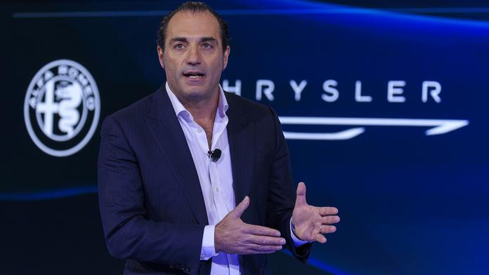 Automobilový gigant Stellantis má nového šéfa. Zkusí zastavit pád známých značek