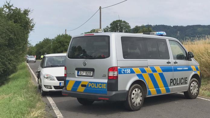 V Českém ráji smetlo auto skupinu cyklistů. Tři skončili v nemocnici