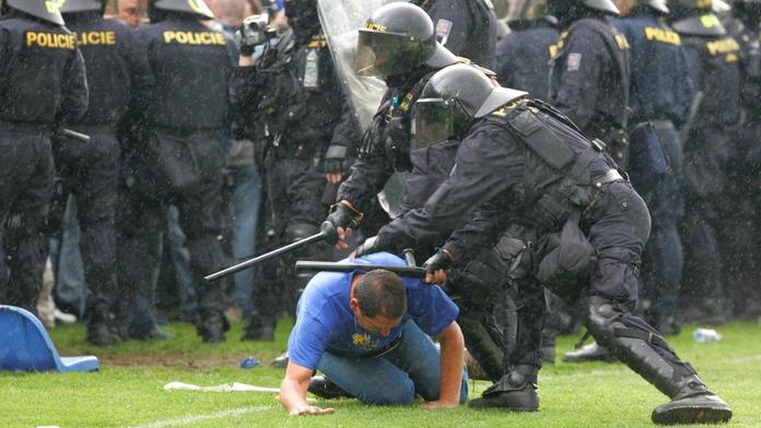 Baník bude hostit Spartu: Poslední zápas? Bitky, pyro i opilí chuligáni!