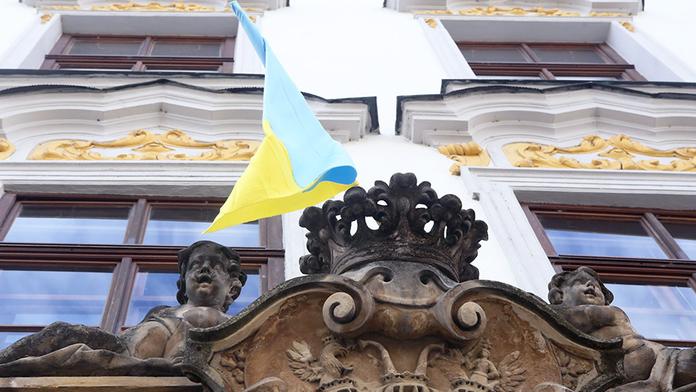 Domažlice sundaly z radnice ukrajinskou vlajku. Vyvolalo to velké emoce
