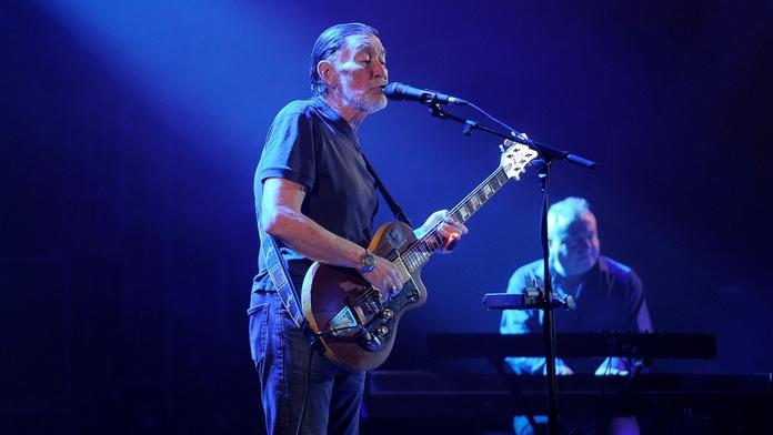 Zpěvák Chris Rea zkolaboval při koncertu, skončil v nemocnici