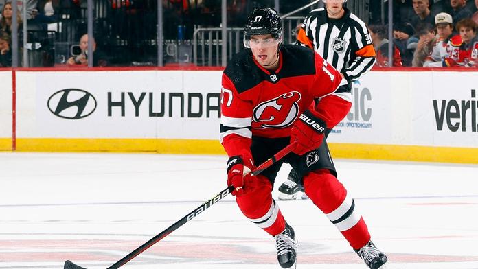 Slovenský talent v AHL nedohrál, soupeř ho poslal hlavou do plexiskla