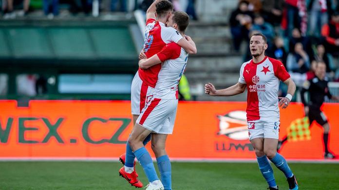 Slavia si smlsla na oslabené Dukle. Střelecky zářil Hušbauer