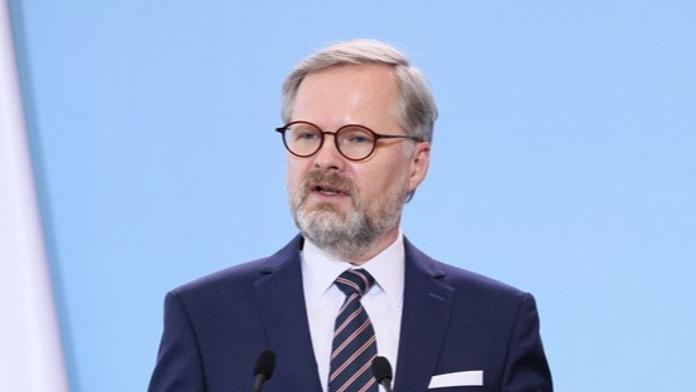 Uprchlíky nezvládáte, chlubíte se prací krajů. Primátora rozčílil premiér Fiala