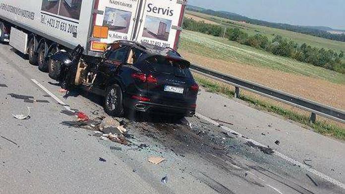 Osobní auto se na D1 zaklínilo pod náklaďák, řidič neměl šanci přežít