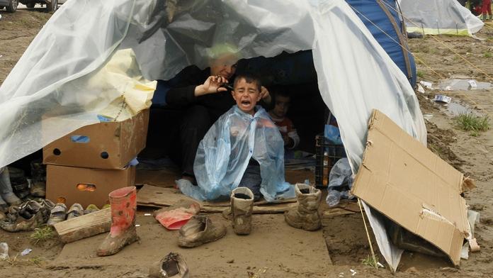 Solidarita na prvním místě. Vláda dá na pomoc migrantům 189 milionů