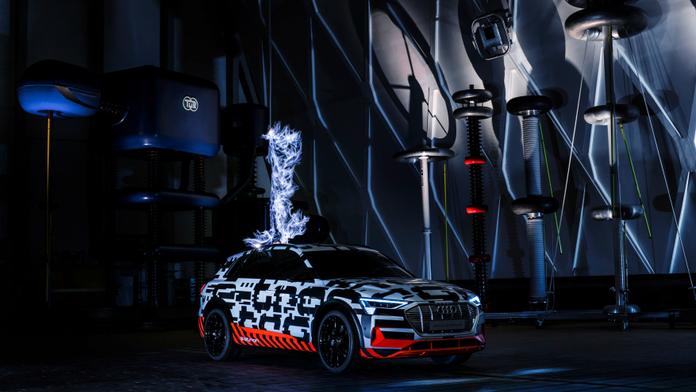 Mezi blesky: Audi zavřelo svůj prototyp do Faradayovy klece