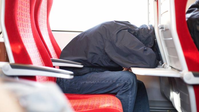Místo jízdenky vytáhl penis! Senior okázale onanoval při cestě vlakem