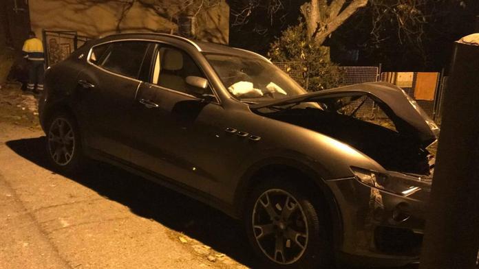 Maserati zbouralo přípojku plynu. Opilý majitel auta se smál