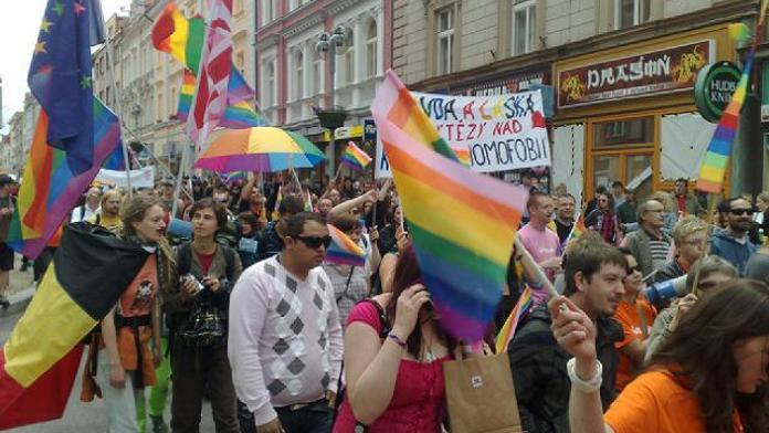 PRAGUE PRIDE! HROZÍ ÚTOK EXTRÉMISTŮ na gaye a lesby?!