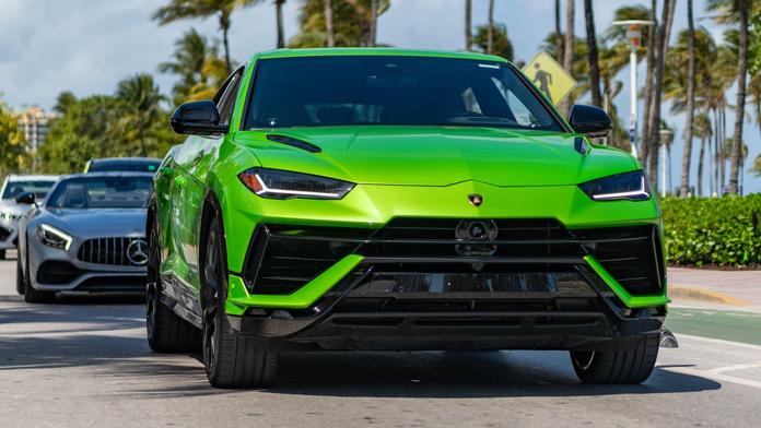 Známou influencerku zastřelili v lamborghini. Bylo jí 21 let