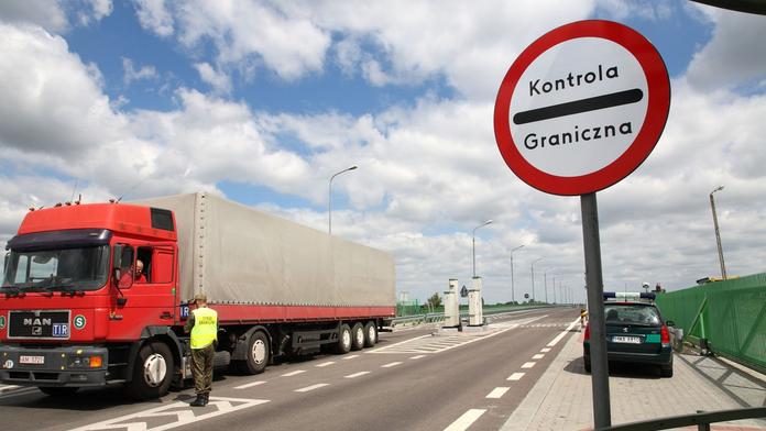 Pozor na cestách: Polsko na měsíc zavádí hraniční kontroly