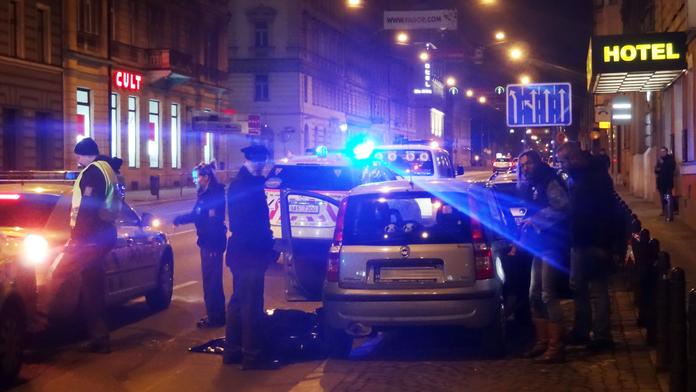 Řidička zemřela ve fiatu na magistrále v centru Prahy