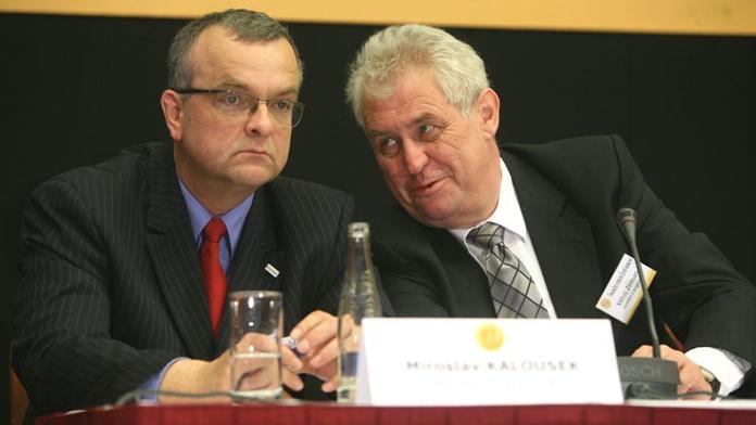 PRÁVO: Zeman našel nečekaného spojence, potopit vládu by mohla TOP 09!